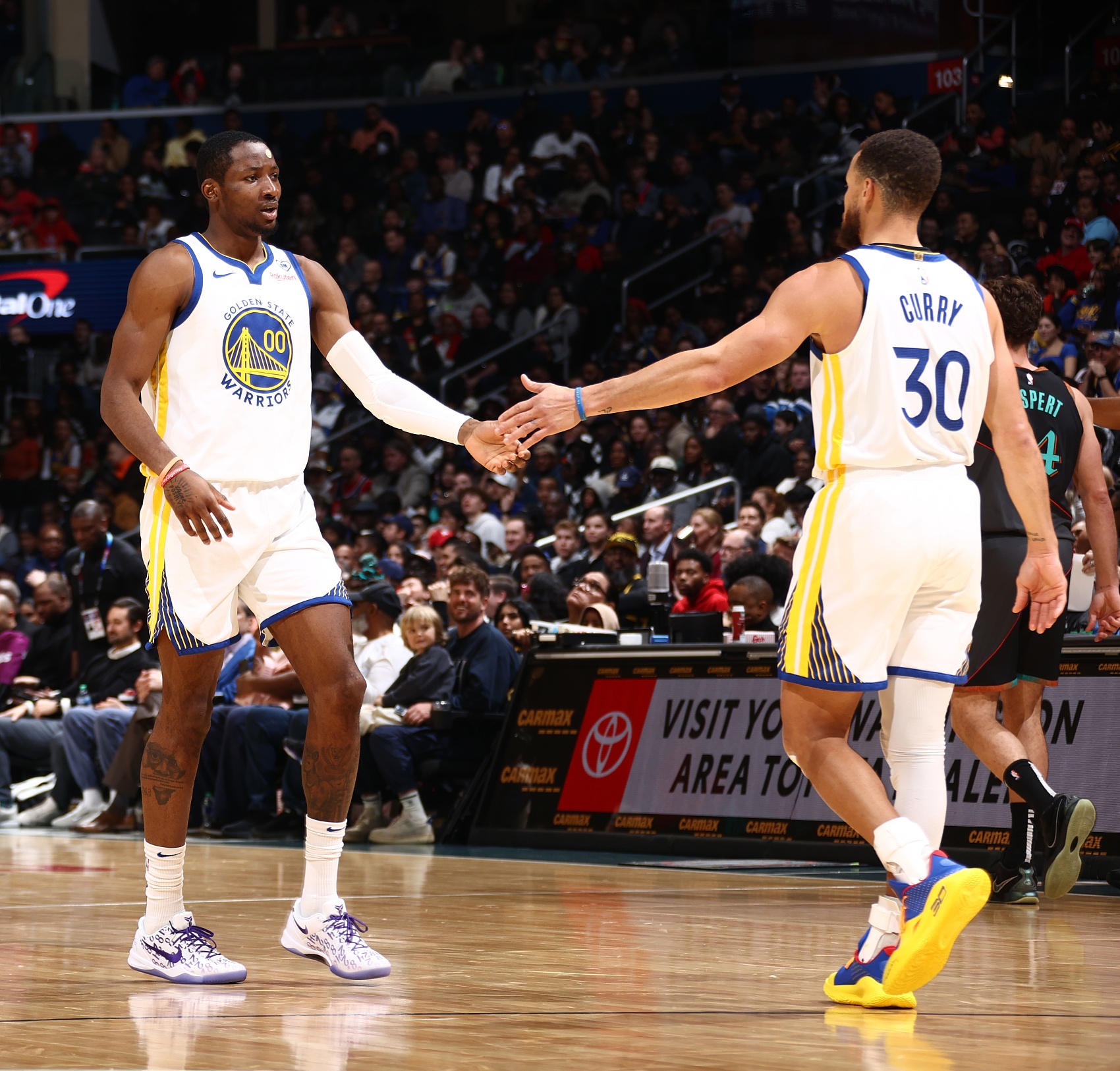 开云体育线上-库里：库明加始终坚持训练保持着备战状态 希望他不会缺席太久